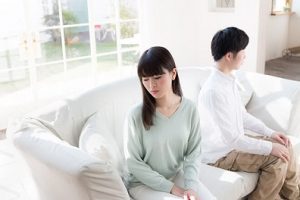 愛のない夫の気を引くために浮気。無関心でクールな夫は…