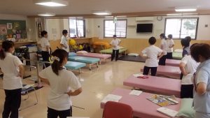 病院のリハビリの女性先生と仲良くなって病院内で浮気しました